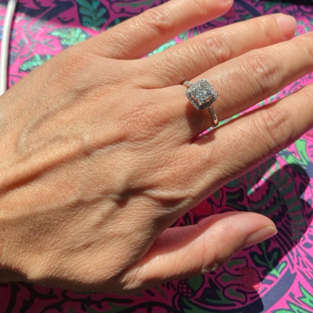 14k white gold and diamond ring